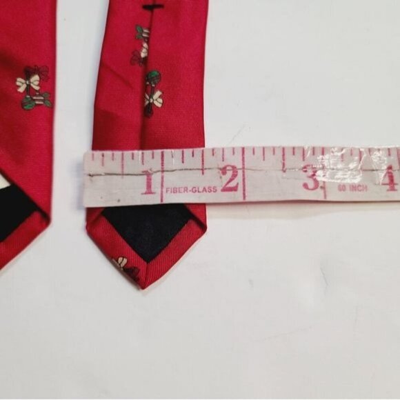 Vintage Saks Fifth Avenue Silk Red Novelty Christmas Print Neck Tie - Picture 7 of 7